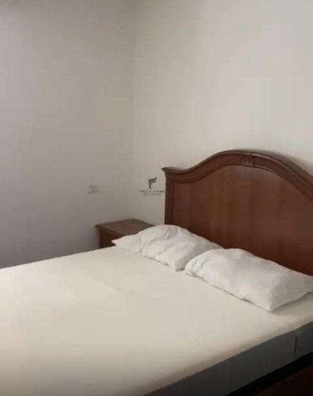 Tirane, jepet me qera 1+1 Kati 1, 80 m² 500 € (RRUGA BENJAMIN KRUTA)