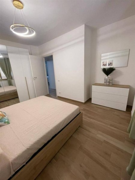 Tirane, jepet me qera apartament 2+1 Kati 2, 110 m² 1.100 € (LIQENI ARTIFICIAL)