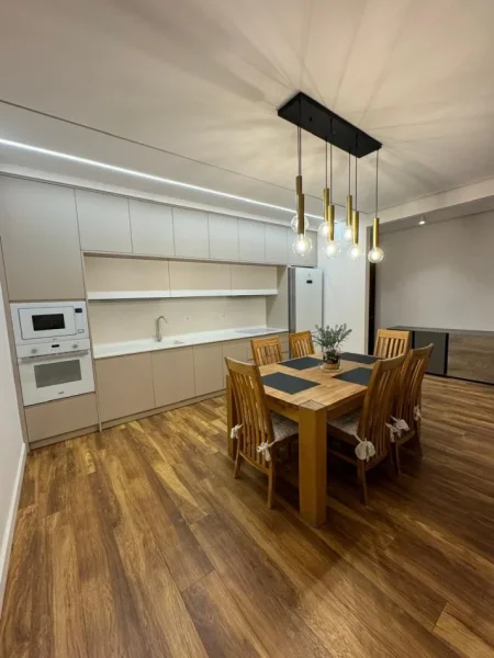 Tirane, jepet me qera apartament  2+1 , 137 m² 2.500 € ne Bllok