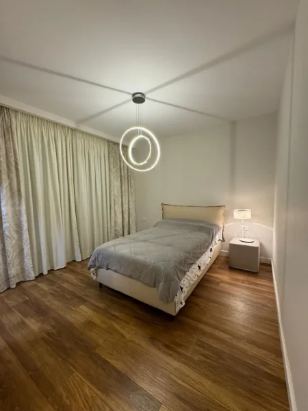 Tirane, jepet me qera apartament  2+1 , 137 m² 2.500 € ne Bllok
