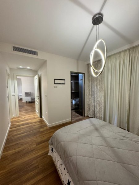 Tirane, jepet me qera apartament  2+1 , 137 m² 2.500 € ne Bllok