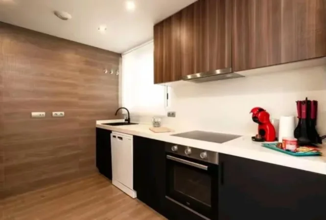 Tirane, jepet me qera apartament 2+1 Kati 8, 120 m² 1.200 € (LIQENI ARTIFICIAL)