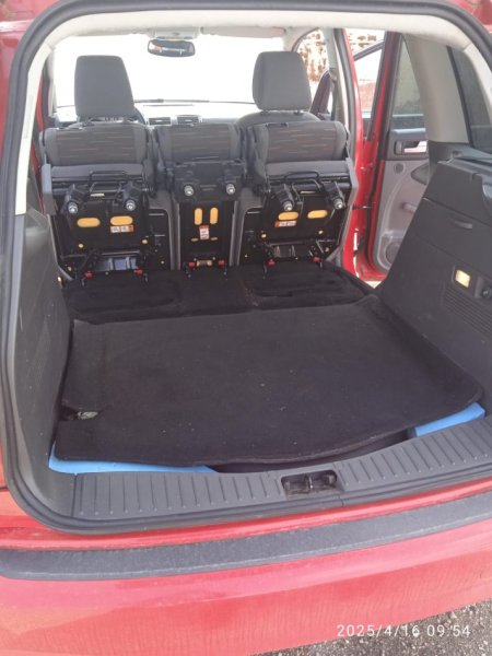 Tirane, shes makine Ford C-Max Automatike Benzin/Gaz viti 2009 Benzin+Gaz, e kuqe automatik Klima 192.000 km 4.3 milion lek€