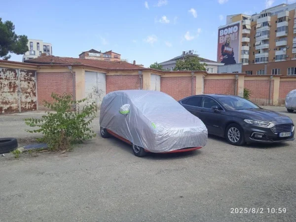 Tirane, shes makine Ford C-Max Automatike Benzin/Gaz viti 2009 Benzin+Gaz, e kuqe automatik Klima 196.820 km 4.3 milion lek€