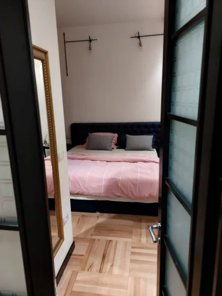 Tirane, jepet me qera apartament 2+1+Ballkon Kati 1, 90 m² 700 € (kodra e diellit prane big market)