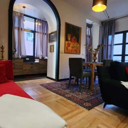 Tirane, jepet me qera apartament 2+1+Ballkon Kati 1, 90 m² 700 € (kodra e diellit prane big market)