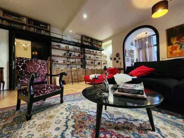 Tirane, jepet me qera apartament 2+1+Ballkon Kati 1, 90 m² 700 € (kodra e diellit prane big market)