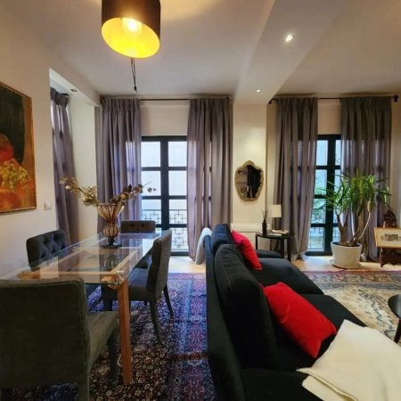 Tirane, jepet me qera apartament 2+1+Ballkon Kati 1, 90 m² 700 € (kodra e diellit prane big market)