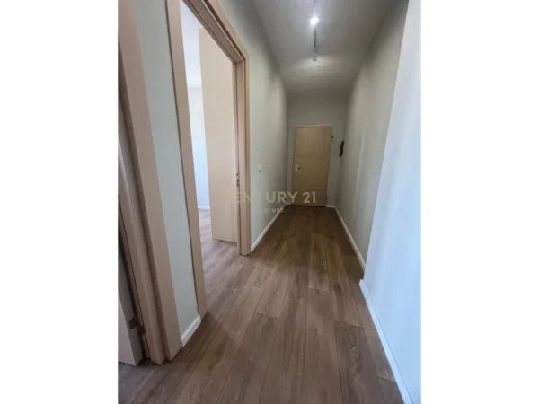 Tirane, shitet apartament 1+1 Kati 5, 58 m² 90.000 € (FRESKU)