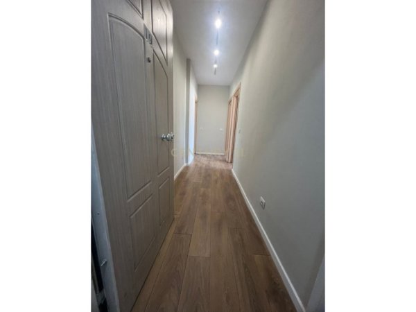 Tirane, shitet apartament 1+1 Kati 5, 58 m² 90.000 € (FRESKU)