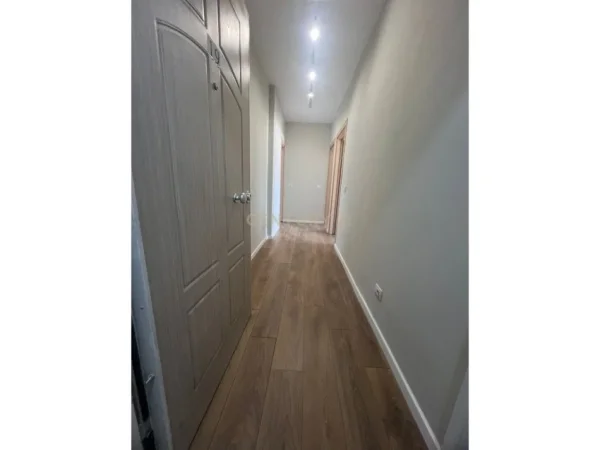 Tirane, shitet apartament 1+1 Kati 5, 58 m² 90.000 € (FRESKU)