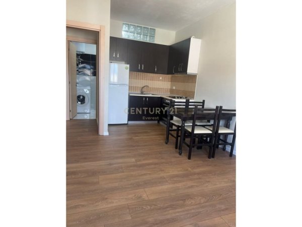 Tirane, shitet apartament 1+1 Kati 5, 58 m² 90.000 € (FRESKU)