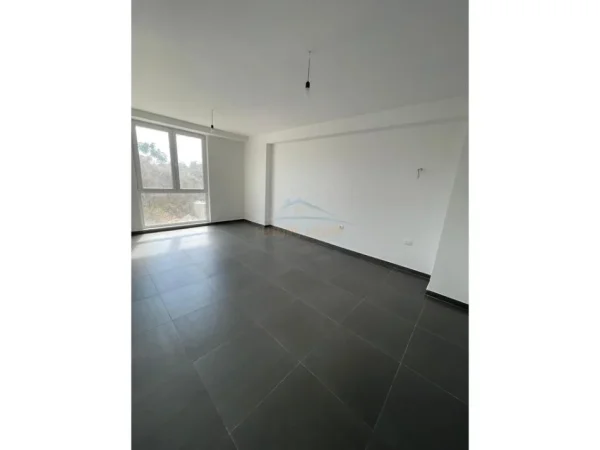 Tirane, shitet apartament 3+1+Ballkon Kati 1, 108 m² 130.164 € (RRUGA 5 MAJI)