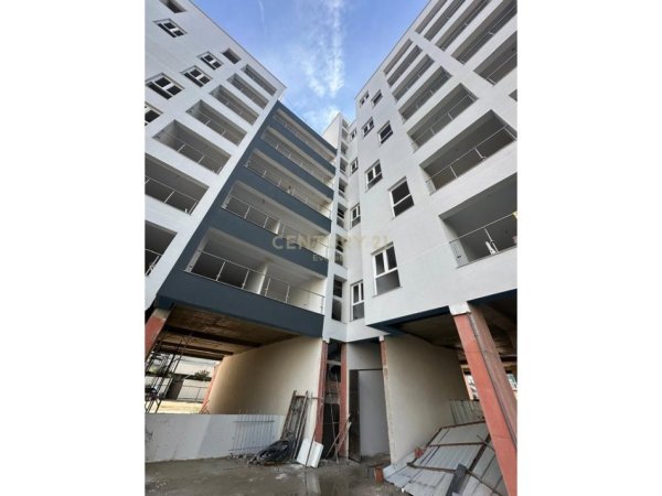 Tirane, shitet apartament 1+1 Kati 1, 76 m² 226.000 € (KOMUNA E PARISIT)