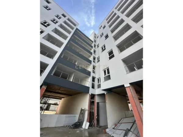 Tirane, shitet apartament 1+1 Kati 1, 76 m² 226.000 € (KOMUNA E PARISIT)