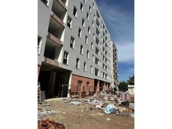 Tirane, shitet apartament 1+1 Kati 1, 76 m² 226.000 € (KOMUNA E PARISIT)