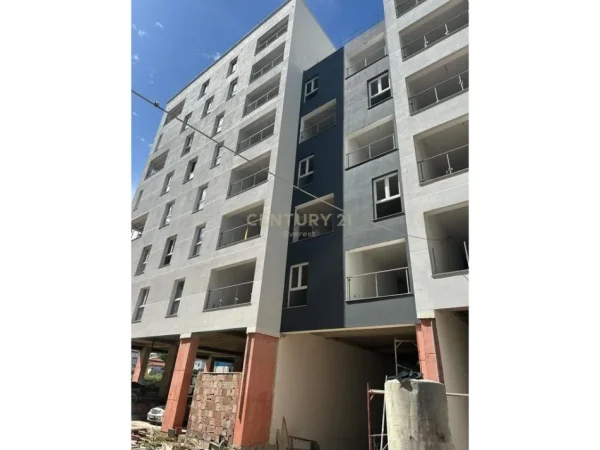 Tirane, shitet apartament 1+1 Kati 1, 76 m² 226.000 € (KOMUNA E PARISIT)