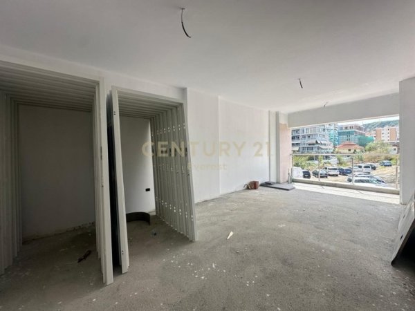 Tirane, shitet apartament 1+1 Kati 1, 76 m² 226.000 € (KOMUNA E PARISIT)