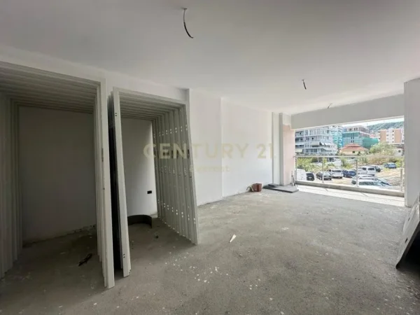 Tirane, shitet apartament 1+1 Kati 1, 76 m² 226.000 € (KOMUNA E PARISIT)