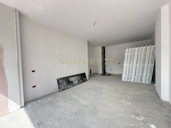 Tirane, shitet apartament 1+1 Kati 1, 76 m² 226.000 € (KOMUNA E PARISIT)
