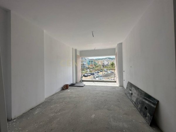 Tirane, shitet apartament 1+1 Kati 1, 76 m² 226.000 € (KOMUNA E PARISIT)