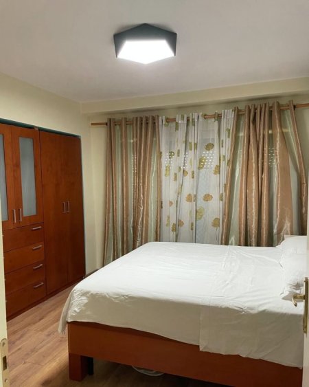 Tirane, jepet me qera apartament 1+1+Ballkon Kati 5, 70 m² 620 € (QENDER)