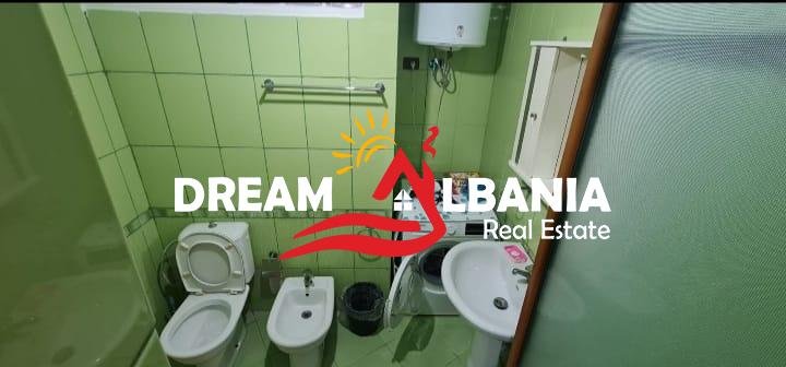 Tirane, jepet me qera apartament 2+1 , 154 m² 500 € (ne Laprake prane KMY)