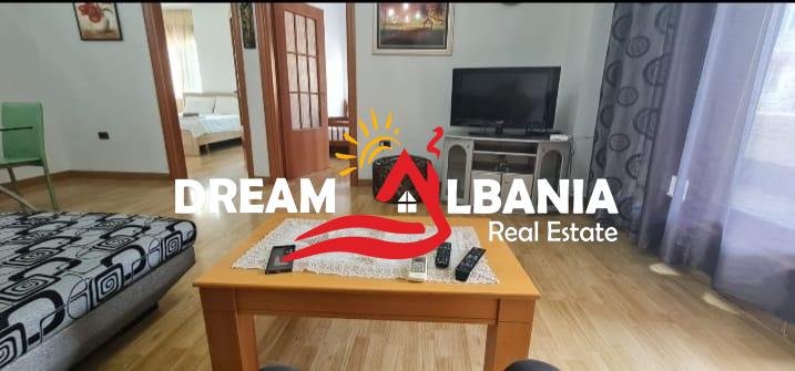 Tirane, jepet me qera apartament 2+1 , 154 m² 500 € (ne Laprake prane KMY)