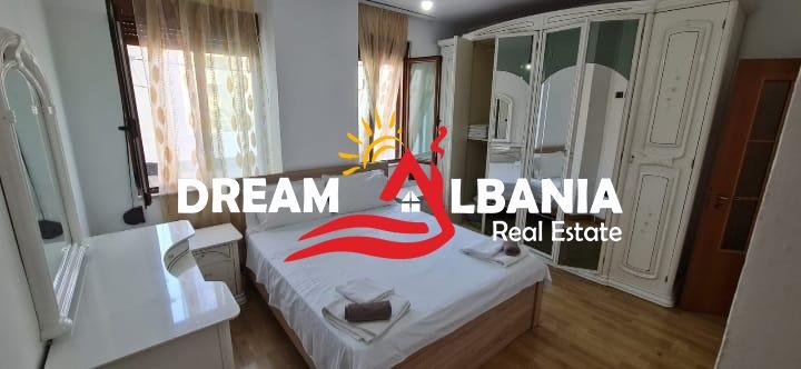 Tirane, jepet me qera apartament 2+1 , 154 m² 500 € (ne Laprake prane KMY)