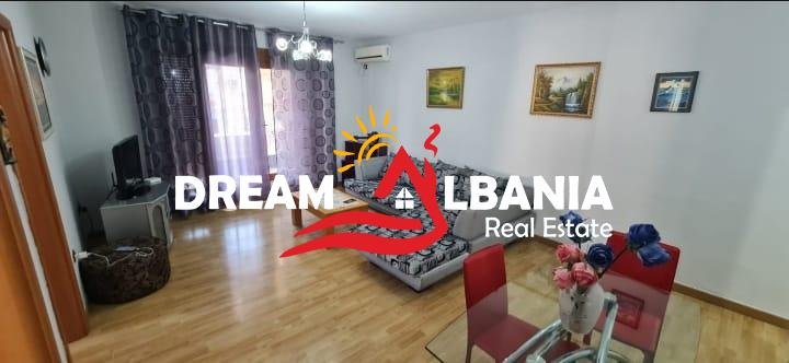 Tirane, jepet me qera apartament 2+1 , 154 m² 500 € (ne Laprake prane KMY)
