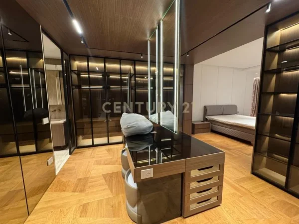 Tirane, shitet apartament 2+1 Kati 6, 211 m² (LION PARK 1)