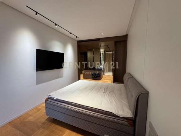 Tirane, shitet apartament 2+1 Kati 6, 211 m² (LION PARK 1)