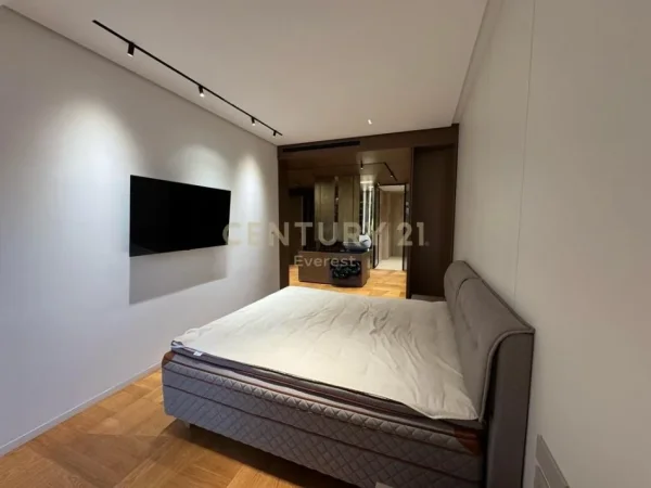 Tirane, shitet apartament 2+1 Kati 6, 211 m² (LION PARK 1)