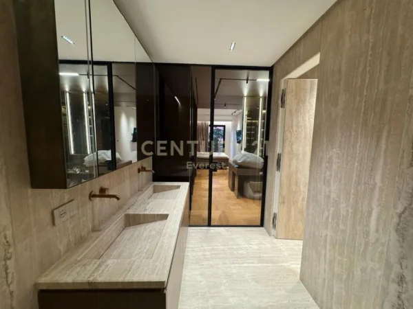 Tirane, shitet apartament 2+1 Kati 6, 211 m² (LION PARK 1)