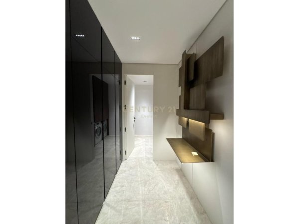 Tirane, shitet apartament 2+1 Kati 6, 211 m² (LION PARK 1)