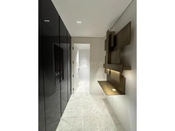 Tirane, shitet apartament 2+1 Kati 6, 211 m² (LION PARK 1)