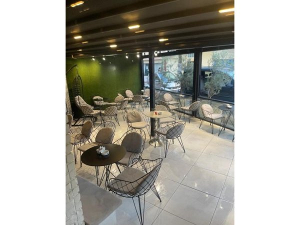 Tirane, shitet bar-kafe Kati 0, 71 m² (Vasil Shanto)