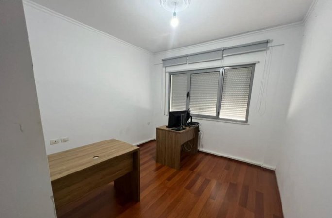 Tirane, jepet me qera zyre Kati 4, 100 m² 600 € (5 MAJI)