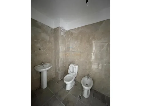 Tirane, shitet apartament 2+1+Ballkon Kati 3, 94 m² 113.136 € (RRUGA 5 MAJI)