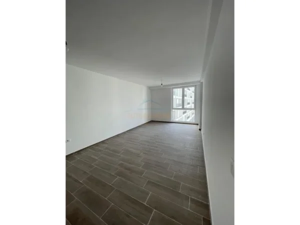 Tirane, shitet apartament 2+1+Ballkon Kati 3, 94 m² 113.136 € (RRUGA 5 MAJI)