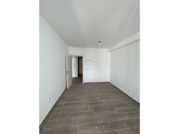 Tirane, shitet apartament 2+1+Ballkon Kati 3, 94 m² 113.136 € (RRUGA 5 MAJI)