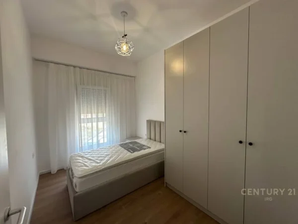 Tirane, jepet me qera apartament 2+1+Aneks+Ballkon Kati 5, 76 m² 600 € (Shkoze)