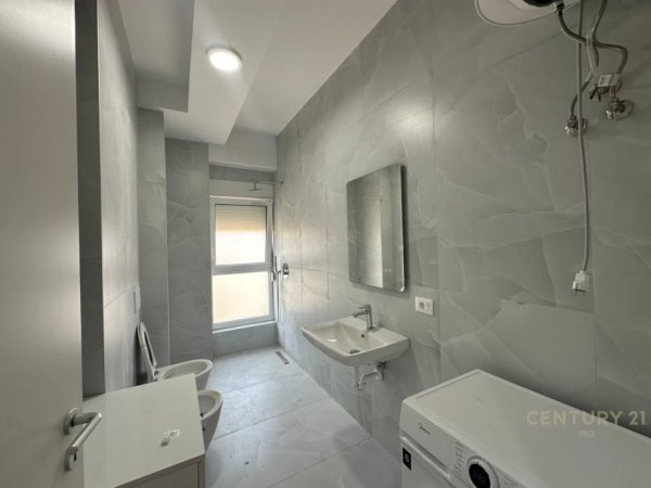 Tirane, jepet me qera apartament 2+1+Aneks+Ballkon Kati 5, 76 m² 600 € (Shkoze)
