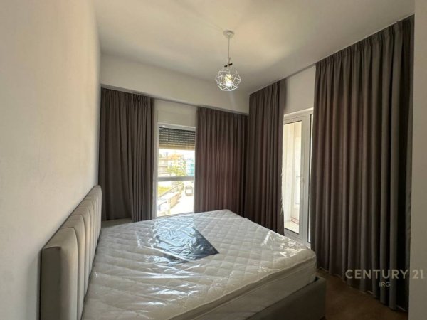 Tirane, jepet me qera apartament 2+1+Aneks+Ballkon Kati 5, 76 m² 600 € (Shkoze)