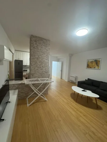 Tirane, jepet me qera apartament 1+1 Kati 2, 81 m² 600 € (astir)