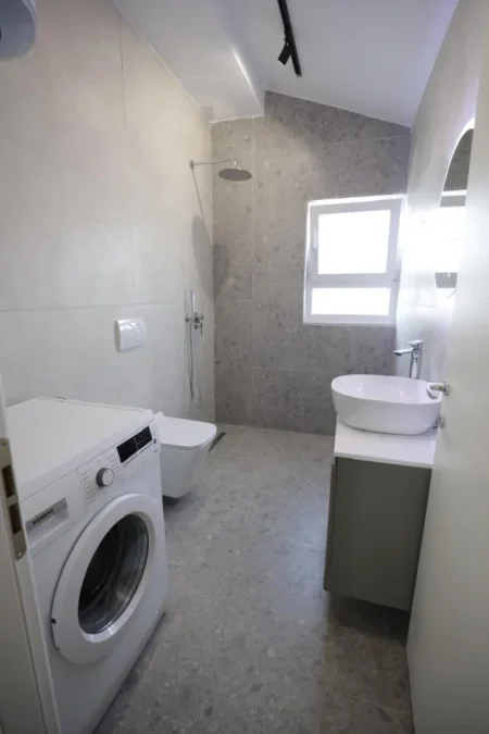 Tirane, jepet me qera apartament 3+1+Ballkon Kati 3, 100 m² 800 € (KODRA E PRIFTIT)