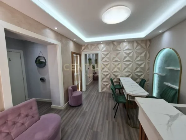 Tirane, jepet me qera ambjent biznesi Kati 0, 50 m² 600 € (BRRYLI)