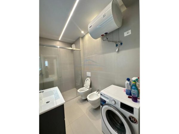 Tirane, jepet me qera apartament 2+1 Kati 2, 117 m² 800 € (REZIDENCA RIVER)
