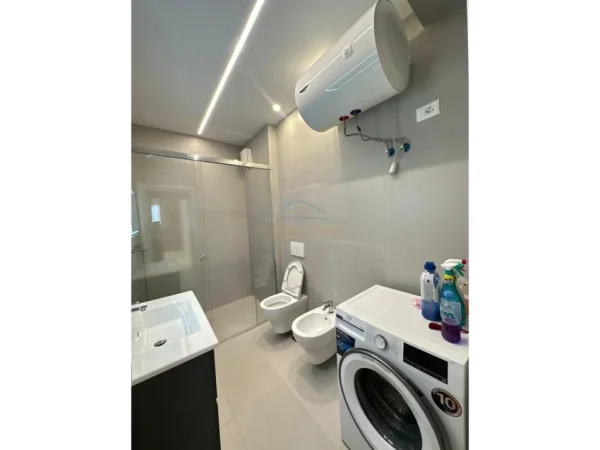 Tirane, jepet me qera apartament 2+1 Kati 2, 117 m² 800 € (REZIDENCA RIVER)
