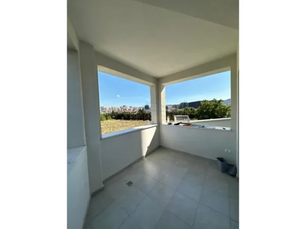 Tirane, jepet me qera apartament 2+1 Kati 2, 117 m² 800 € (REZIDENCA RIVER)